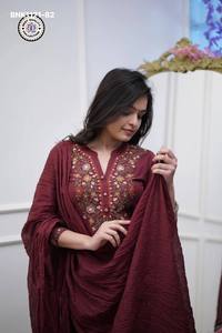Nouveauté : Ensemble Kurti-Pant et Dupatta en rayonne slub de haute qualité avec broderies, fournisseur de Surat, exportateur de mode féminine. - Product Image 3