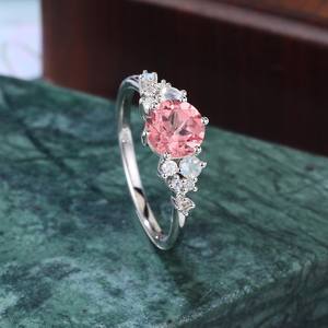 Anillo de Compromiso de Zafiro Rosa de Laboratorio, Corte Redondo, Moissanita, Piedra Lunar, Plata y Oro, Joyería Fina para Mujer - Product Image 1