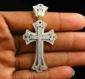 Pendentif pour femme en argent sterling 925 plaqué or jaune 14 carats, style hip-hop, avec croix de Jésus en moissanite véritable taille ronde 2 carats et diamant Tishya - Product Image 4