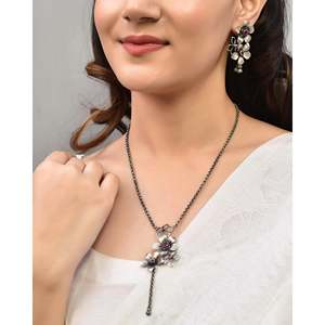 Conjunto de Joyería Fina Meera Kanishka, Elegante Colgante de Plata - Product Image 2