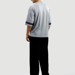 Maillot de football américain oversize en gros, manches courtes, col en V, imprimé numéro, streetwear, 100 % polyester, antibactérien - Product Image 2