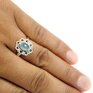 Anillo de Estilo Bohemio Hecho a Mano con Plata de Ley 925 y Calcedonia de Corte Ovalado, un Regalo de Moda para el Amor - Product Image 2