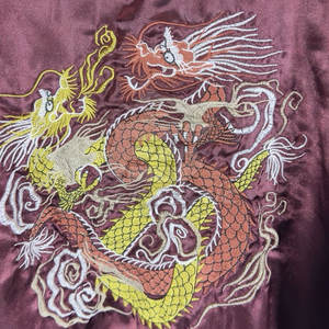 Chaqueta Sukajan de Satén Bordada Premium Personalizada con Diseño Artístico, Chaqueta Casual de Moda Urbana - Product Image 3