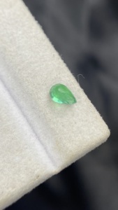 Piedra de Esmeralda Zambiana Natural Certificada de 6x4 MM, Corte Pera, con Buen Brillo, Gema Suelta para Joyería, 0.54 Quilates - Product Image 6