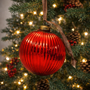 Adorno Navideño de Cristal Mercurizado Rojo Acanalado de 4 Pulgadas con Acabado Vintage |   Adorno de Lujo para Árbol de Navidad, Decoración Festiva - Product Image 2