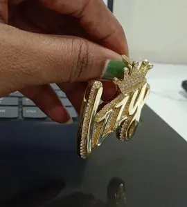 Pendentif personnalisé avec couronne, style hip-hop, serti de moissanite, collier avec nom personnalisé, breloque lettre personnalisée, bijoux pour homme et femme - Product Image 2