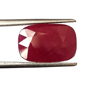 Pierre précieuse naturelle en rubis africain de 8,35 carats, taille coussin, facettée, non montée - Product Image 2