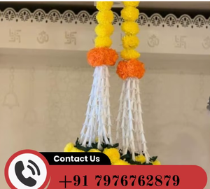 Décoration murale bohème en macramé avec pompons oranges et perles blanches pour décoration de mariage en intérieur - Product Image 3