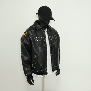 Veste universitaire pour homme noire à clous, imprimé lettres, col rabattu, fermeture éclair, en similicuir, style rétro, streetwear décontracté - Product Image 4