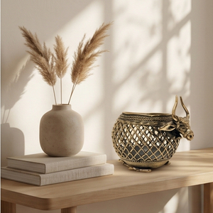 Maceta de latón Dhokra Premium con diseño de toro y cesta de malla, maceta artesanal de metal para plantas aéreas, flores secas y arreglos florales. - Product Image 5