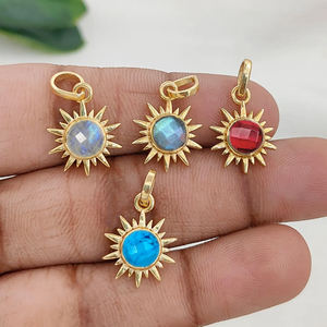 Colgante Redondo de Topacio Azul Londres con Forma de Sol, Chapado en Oro, Engastado en Collet, Joyería de Cuarzo LBT, Colgante de Gema Redonda de 6mm con Forma de Sol - Product Image 5