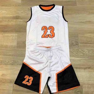 Uniforme de basketball imprimé léger et confortable avec positionnement du logo personnalisé, manches courtes, faible MOQ, tailles personnalisées, fabriqué au Pakistan - Product Image 3