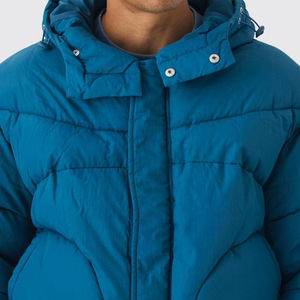 Blouson d'hiver matelassé et chaud pour homme avec capuche ajustable et boutons, en duvet épais, vente en gros - Product Image 3