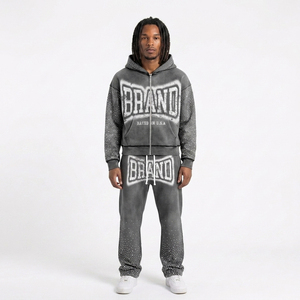 Ensemble survêtement homme gris délavé avec logo imprimé, sweat à capuche et pantalon de jogging zippé, style streetwear, coupe droite longueur pleine - Product Image 1