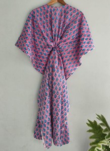 Robe longue kaftan rose à imprimé floral fait main pour femme, col en V, coupe ample, en coton, style bohème, pour l'été - Product Image 3