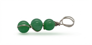 Pendentif en jade vert naturel avec perles rondes enroulées de fil, gravé, tendance mode, du Gujarat - Cadeau d'affaires et Fête des Mères - Product Image 2