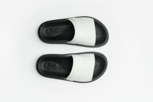 Sandales PUP confortables et légères pour l'été, fabriquées à la main en cuir de vache véritable, avec une large bande, une semelle épaisse et un amorti, sandales plates tendance - Product Image 4