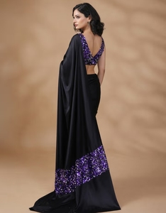 Sari KV para Mujer, Negro, de Seda Satinada, Moderno, con Adornos, Sin Arrugas, para Fiestas y Eventos - Product Image 3