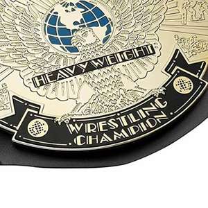 El cinturón de campeonato WWE Winged Eagle, un artículo coleccionable y de juego de rol popular para los fanáticos de la lucha libre. - Product Image 3