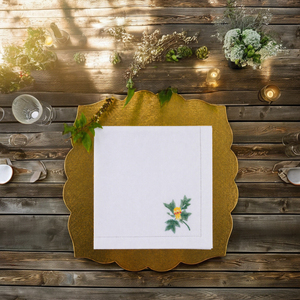Serviette en lin brodée d'un bouquet de marguerites, un design frais et lumineux ajoute un charme vivant aux repas quotidiens - Product Image 1
