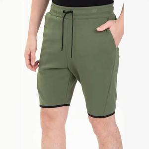 Shorts modernos de felpa francesa con suaves bucles de algodón, cintura elástica y corte relajado para un estilo informal. - Product Image 6