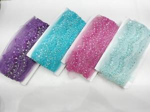 Tissu en dentelle perlée écologique de luxe avec broderie française et motif géométrique pour robes de mariée et tenues de soirée - Product Image 2