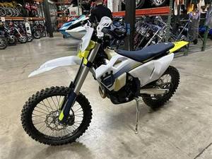 Husqvarna FE 350w 2024, nouvelle moto tout-terrain de pointe - Product Image 5