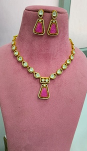 Conjunto de collar elegante tradicional indio de calidad premium, minimalista y versátil, ideal para cualquier atuendo, tanto para fiestas como para la oficina. - Product Image 5