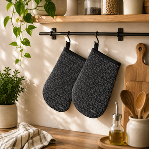 Ensemble de 2 mini-gants de cuisine |   Maniques de cuisine matelassées en coton résistantes à la chaleur |   Gants de cuisine pour la pâtisserie, la cuisson et le barbecue |   Sangle de suspension facile à utiliser - Product Image 4