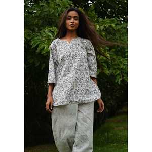 Conjunto de Pijama para Mujer con Mascarilla Facial, Colección Flower Therapy - Product Image 4