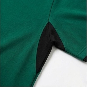 Camiseta de algodón grueso de alta calidad con ribete en contraste negro, cuello redondo, manga corta, corte holgado para hombre. - Product Image 4