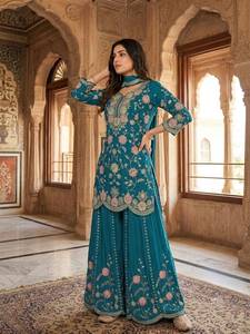 Ensemble prêt-à-porter en soie Chinon avec broderie et travail de fils magnifiques, comprenant un haut, un pantalon Plazzo et une dupatta, entièrement cousu. - Product Image 2