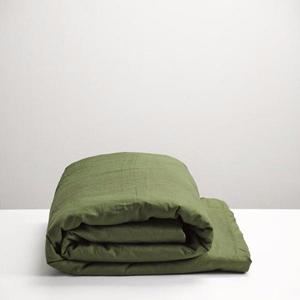 Parure de lit matelassée en coton vert délavé avec 2 taies d'oreiller assorties pour la décoration de chambre à coucher - Product Image 1