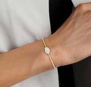 Magnifique bracelet chaîne en or 9 carats avec diamant de laboratoire ovale serti clos de 1,00 ct - Product Image 3