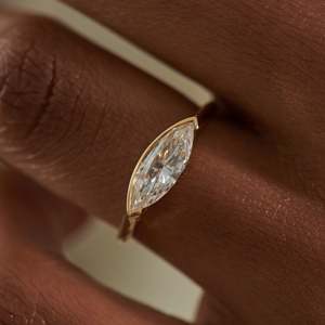 Bague en diamant taille marquise pour femme, or 14 carats, style classique, certifiée IGI - Product Image 2