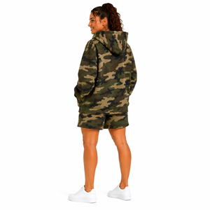 Conjunto de 2 piezas de pantalones cortos con estampado de camuflaje para mujer, sudadera con capucha de forro polar, holgada, antiarrugas, informal, con bolsillos hasta la rodilla - Product Image 1