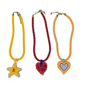 Collier pendentif étoile perlé fait main jaune avec caractère rouge, style unisexe mignon, chaîne plaquée or - Product Image 5
