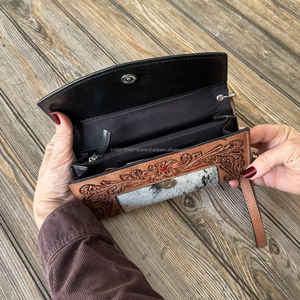 Monedero de mano de cuero de vaca genuino de estilo occidental con patrón de mariposa y flores mecanizadas a mano - Product Image 6