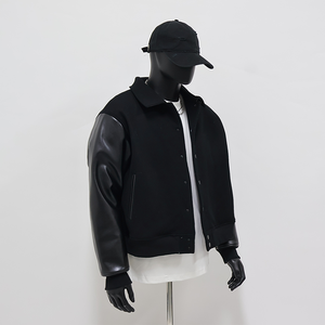 Blouson universitaire de luxe personnalisé pour homme en cuir noir, brodé en chenille écologique, avec capuche et fermeture frontale - Product Image 2