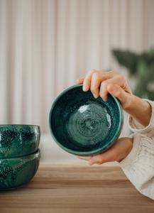 ชามเซรามิกดีไซน์เนอร์เคลือบหยกสีเขียวเข้ม รูปทรงโค้งมนเรียบเนียน ปลอดภัยสำหรับอาหาร แข็งแรงทนทาน เหมาะสำหรับการรับประทานอาหารที่ทันสมัยอย่างมีระดับ - Product Image 2