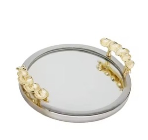 Plateau décoratif rond en métal personnalisable en gros avec poignées plaquées or, style glamour, emballage individuel - Product Image 1