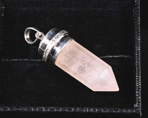 Collar con Colgante de Cuarzo y Plata 925 al por Mayor |   Colgante de Cristal Natural con Forma de Lápiz y Cadena |   Proveedor de Joyería Personalizada - Product Image 3