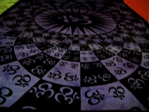 Tapisserie murale indienne avec symbole OM, tye-dye, pour chambre à coucher, bleue - Product Image 3