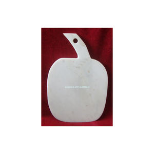 Planche à découper en marbre blanc naturel de forme rectangulaire, design classique fait à la main avec surface brillante, utilisée pour couper les légumes à la maison - Product Image 4