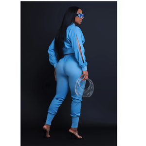 Ensemble deux pièces personnalisé avec logo OEM pour femme : Crop top épaules découpées et pantalon de jogging à cordon de serrage – Survêtement décontracté et sexy - Product Image 3