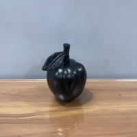 Sculpture décorative en aluminium recouvert de peinture, en forme de pomme, noire, moderne, figurine décorative pour table, décoration de salon