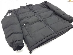 Chaqueta Acolchada Negra para Hombre, Color Sólido, Cuello Camisero, Interior Acolchado, Acabado de Punto Acanalado, Fabricación Profesional OEM ODM - Product Image 5