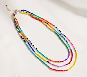 Collier ras du cou artisanal arc-en-ciel avec petites perles, chaîne dorée réglable, pour femme, style bohème, idéal pour l'été et les vacances à la plage - Product Image 1