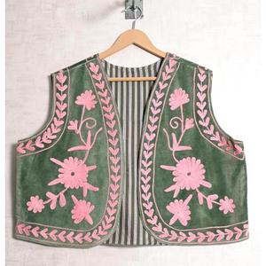 เสื้อกั๊กปักลายซูซานีผ้ากำมะหยี่สำหรับผู้หญิง งานแฮนด์เมดสไตล์โบโฮลายดอกไม้ เสื้อกั๊กวินเทจสำหรับงานเทศกาล - Product Image 1