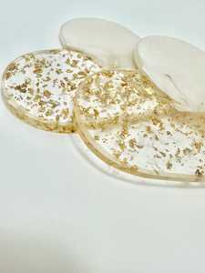 Sous-verres en résine époxy faits à la main avec incrustation de feuilles d'or pour la Saint-Valentin, la fête des mères et la décoration de Pâques - Product Image 2